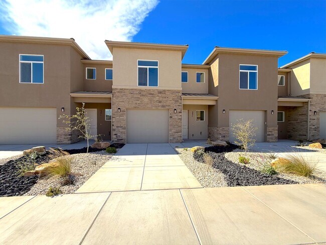 Building Photo - Brand New 3 bed, 2.5 Bath 1 car garage Townhome