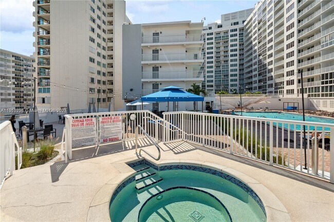 Photo - 5401 Collins Ave Unit 1123