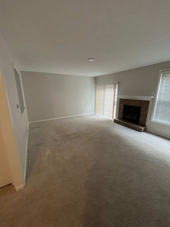 Photo - Newly Renovated 3 Bed 2.5 Bath Townhouse in Wexford available NOW!