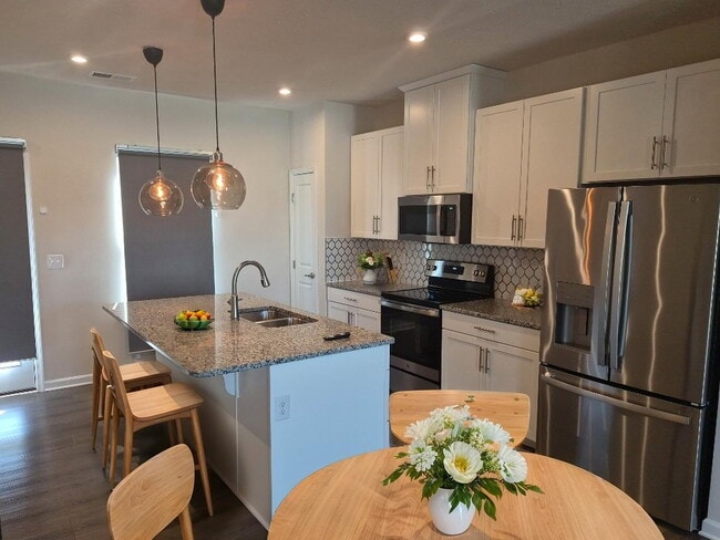 Photo - 18 Wentworth Ln