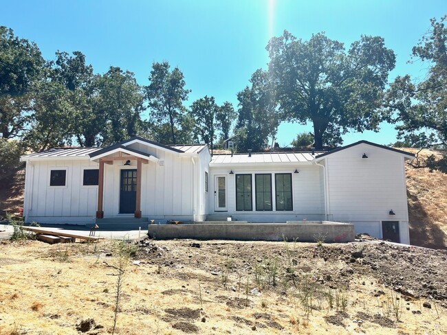 Front of house - 1040 Circle Creek Dr Unidad NEW 3 bed Farmhouse