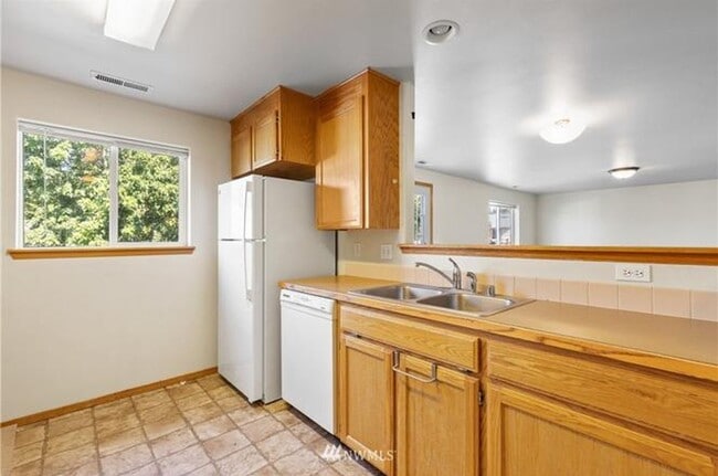 107 E King Pl