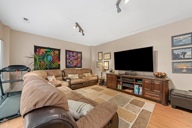 Photo - 3864 Wehrman Ave