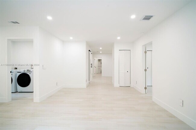 Photo - 3666 SW 26th St