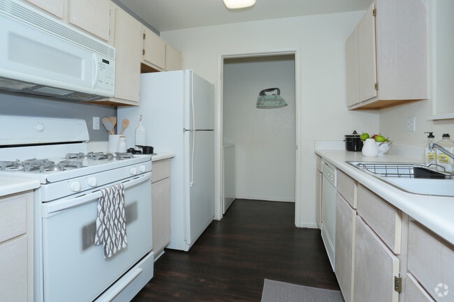 1BR, 1 BA - 745 SF Kitchen