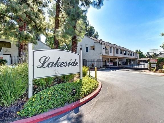 Building Photo - Lakeside HOA Condo Unit I