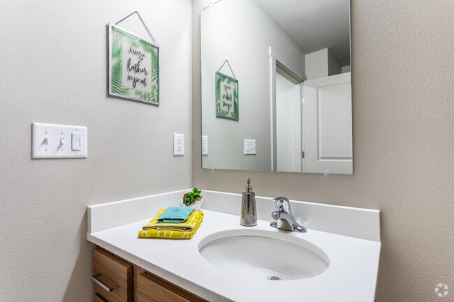 1BR, 1BA - 847 SF