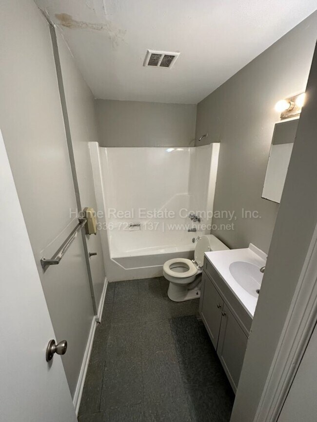 Photo - 151 Westdale Ave NW Unidad C
