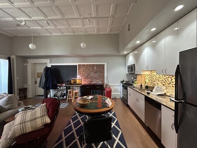 Building Photo - 28 Adams St