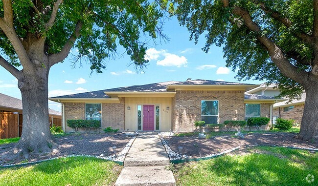 Building Photo - Upscale West Plano home with great outdoor...