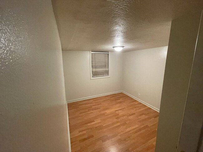 Photo - 728 Logan Ave S Unit #B