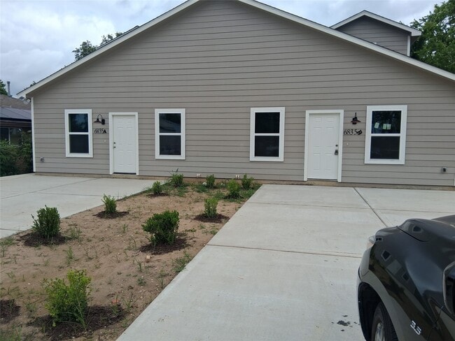 Building Photo - 6835 Landor St