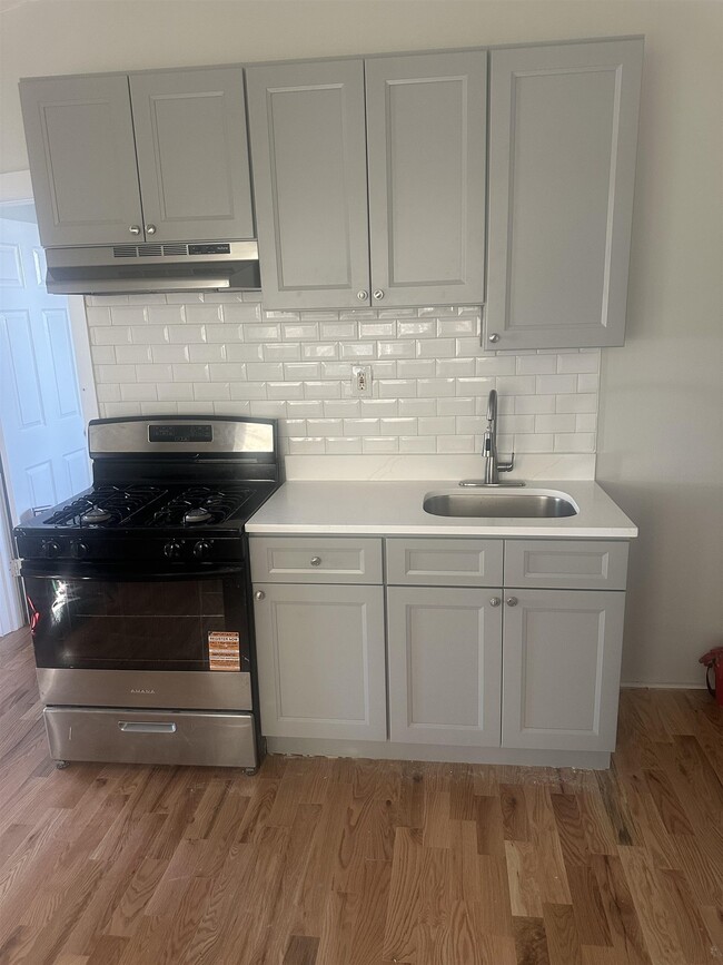 Building Photo - 53 Terhune Ave Unit 3