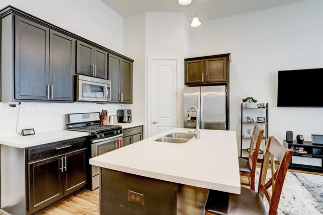 Photo - 64 N Hutcheson St