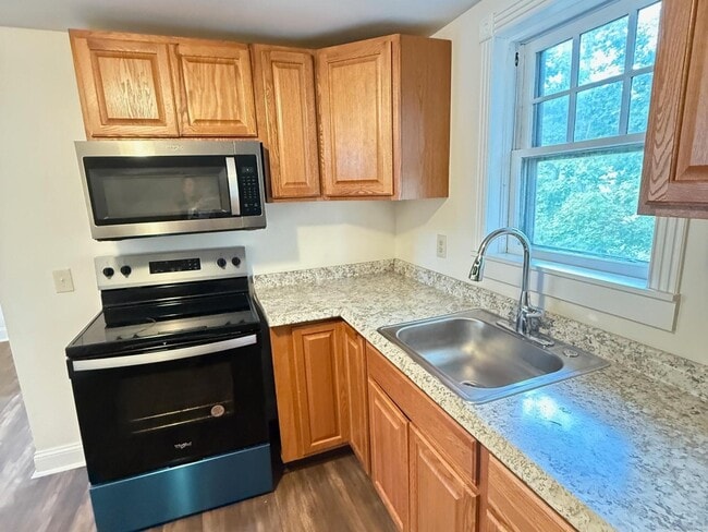 Photo - 23 Hayward Ave Unit Cottage