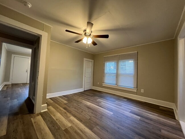 Photo - 904 W 6th Ave