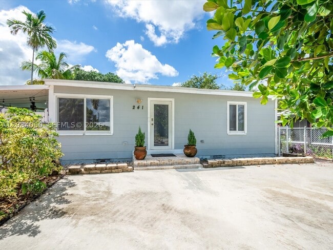 Photo - 241 SW 3rd St
