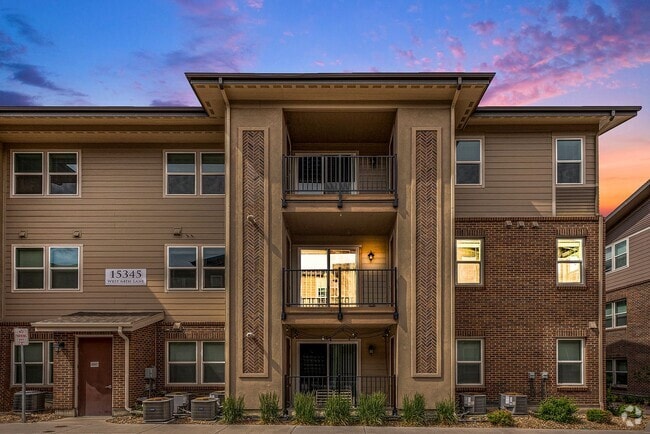 Building Photo - Amazing WesTown Condo with Garage Availabl...
