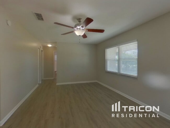 Photo - 1106 Windsor Hill Way