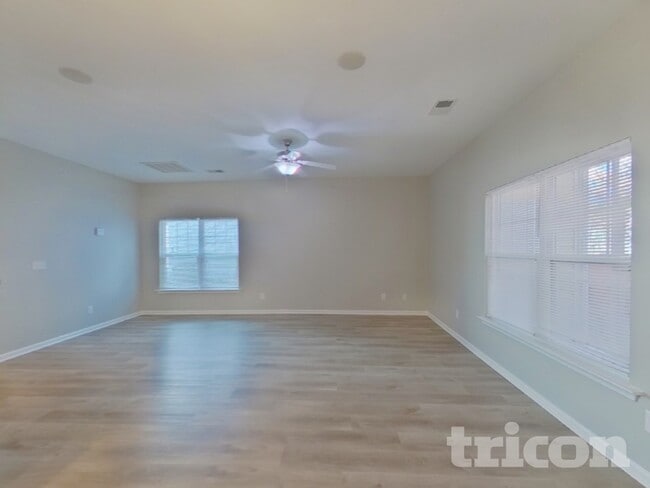 Photo - 209 Autumn Stroll Ct