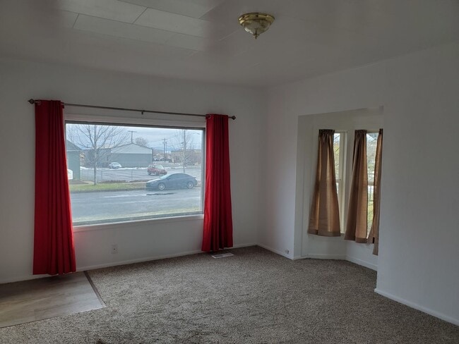 Photo - 2106 3rd St