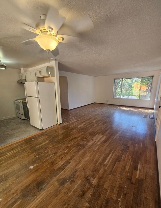 Photo - 635 S 5th St