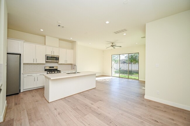 Photo - 1106 Fuschia Rd