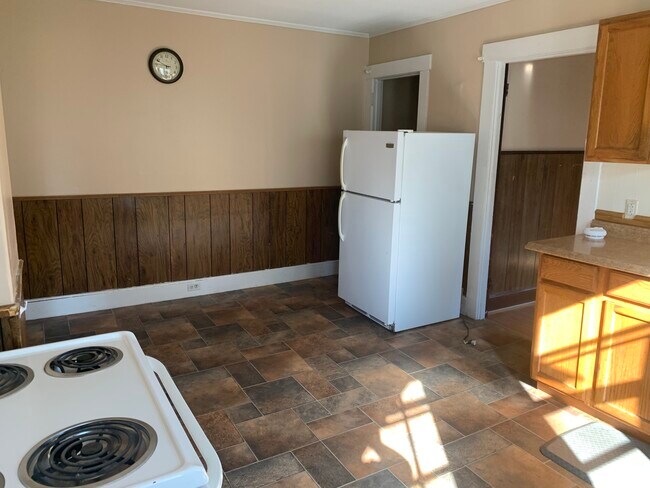 Kitchen - 566 S Main St Unidad 566 South Main Street