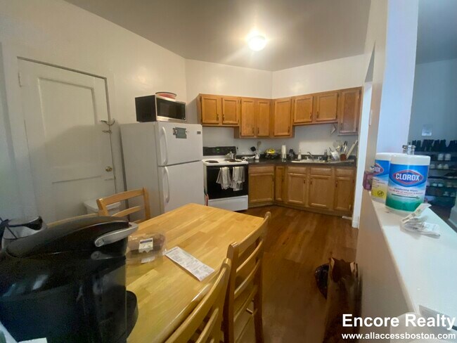 Photo - 1589 Beacon St Unidad 8