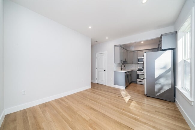 Photo - 62 VAN REIPEN Ave Unit 2