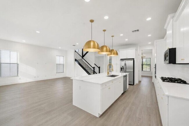 Photo - 6020 Curie Pl