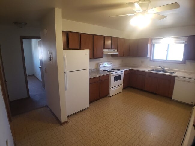 Building Photo - 2 Bedroom 1 Bath in Owatonna Unit LO3rd-302 Rental