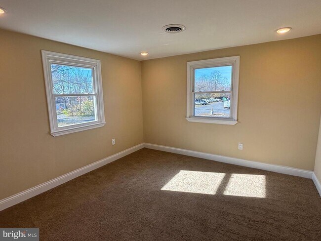 Photo - 105 Cotta Ln