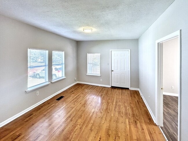 Photo - 430 Center St