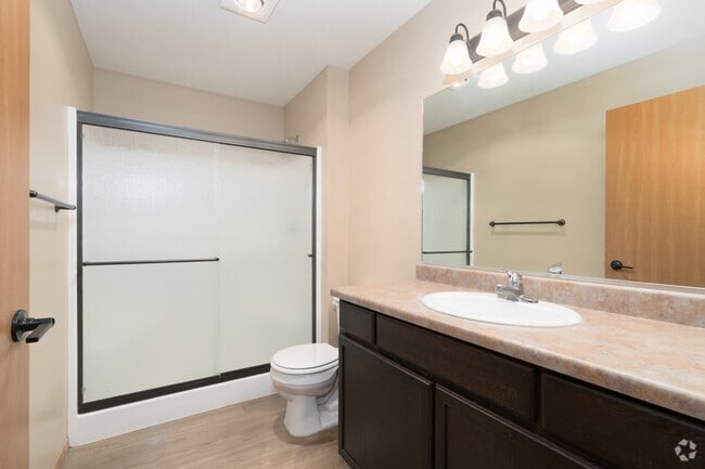 2BR, 2BA - 1,007SF - Bathroom