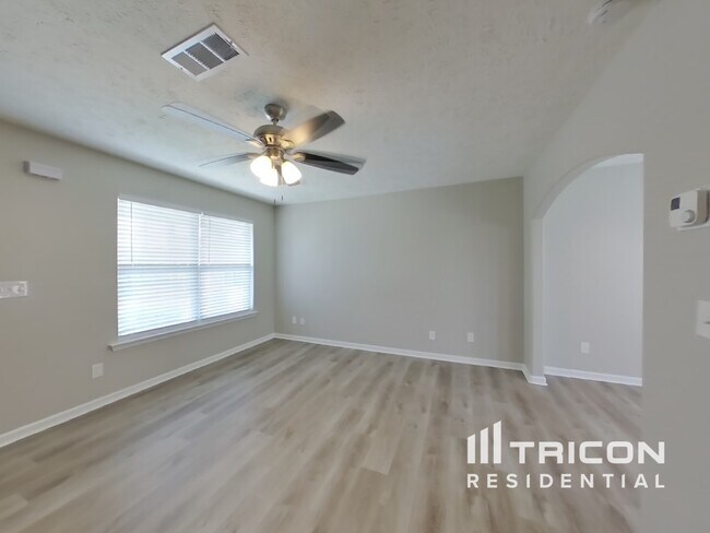 Photo - 1109 Shallowbrook Trail S