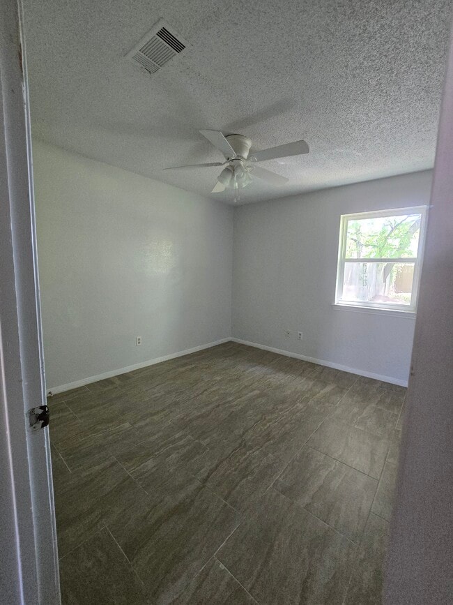 Photo - 203 Sorrell Dr