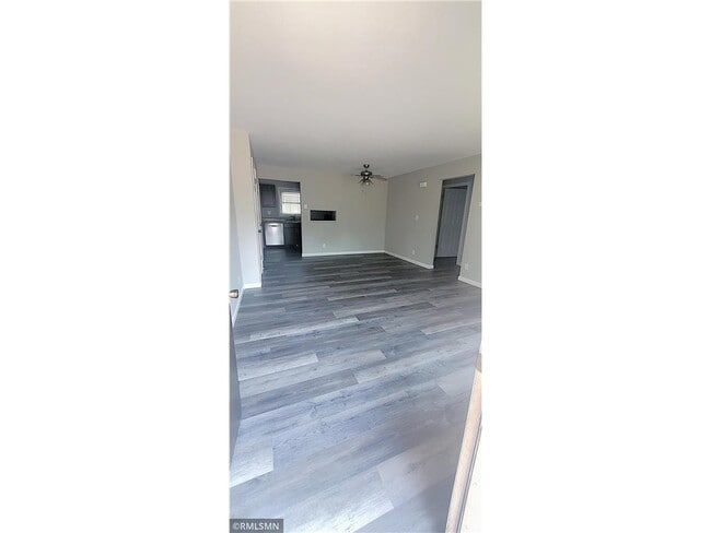Photo - 325 W 9th St