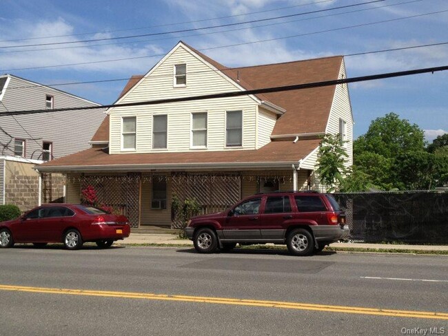 Building Photo - 829 W Boston Post Rd Unit 3