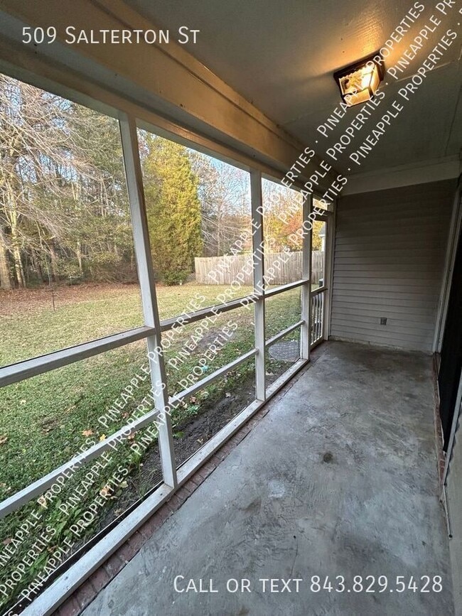 Photo - 509 Salterton St