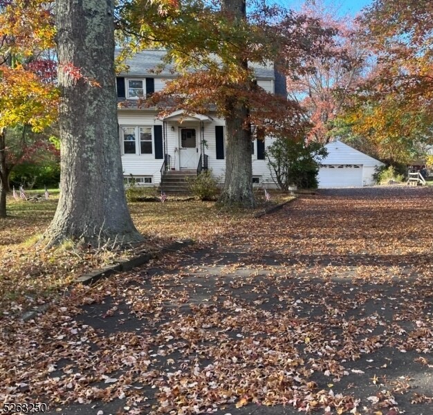 Photo - 13 Featherbed Ln