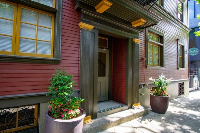 Building Photo - Meticulously Restored Vintage 1-Bed Ready Late January! Unit 202