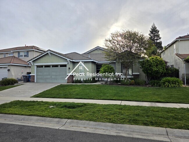 Photo - Spacious 4bd/2ba Plumas Lake Home!