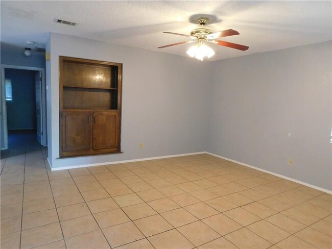 Photo - 1402 Barbergale St