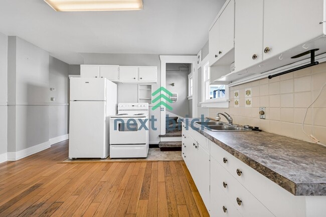 Photo - Charming 3-Bed Duplex in Renton - Spacious 1280 Sq Ft Haven!