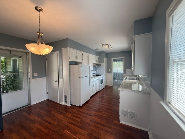 Beautifully Updated 2 Bed, 1 Bath Home for... - Beautifully Updated 2 Bed, 1 Bath Home for...