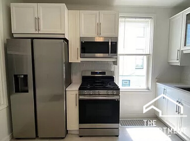 Photo - 3331 N Whipple St Unit 2