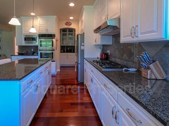 Photo - 21407 42 Ave SE