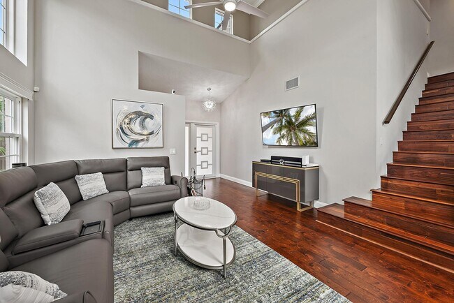 Photo - 17 Commodore Pl