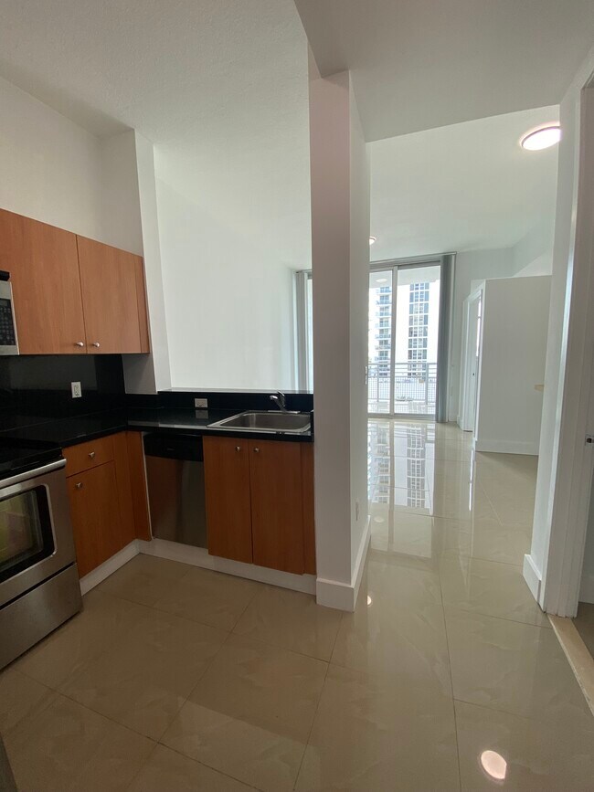 2200 NE 4th Ave Unit 604